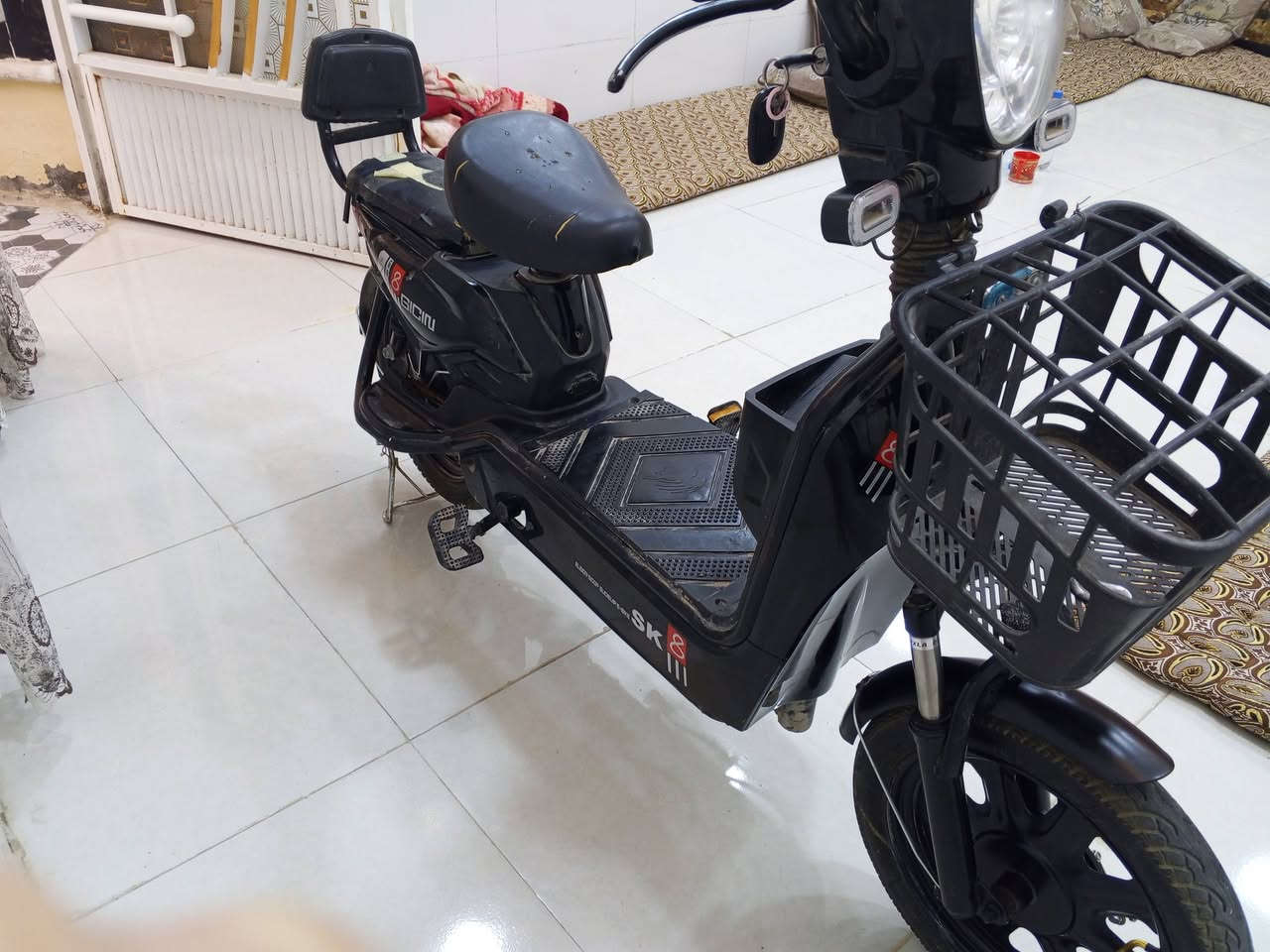 دراجه شحن اخت الجديده حجم 14 الاتصال على الرقم*********** والسعر خاص 
باتريات اربعه جدد كلهن شغالات والدراجه ما بها اي عطل جهاز انذار عند السرقه+ اثنين سويج+اثنين بصمه من تنسرق ينقفل التاير الوره تايرات جدد العنوان الحله بالقاسم
