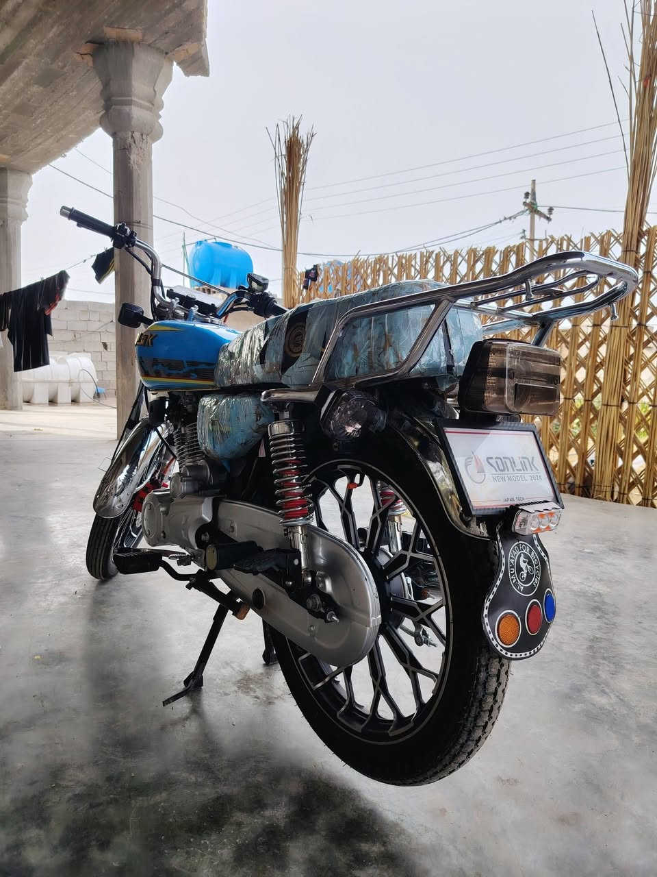 سلام عليكم سونك موديل 25دراجه جديده خير من الله نازله بشهر 7دراجه بسمي اواق موجوده مكان بغداد قريه عشره بسمايه قريب ع الامين رقم الهاتف ***********الخاص مفتوح سعر 800وبهاا مجال وخابر وتدلل
