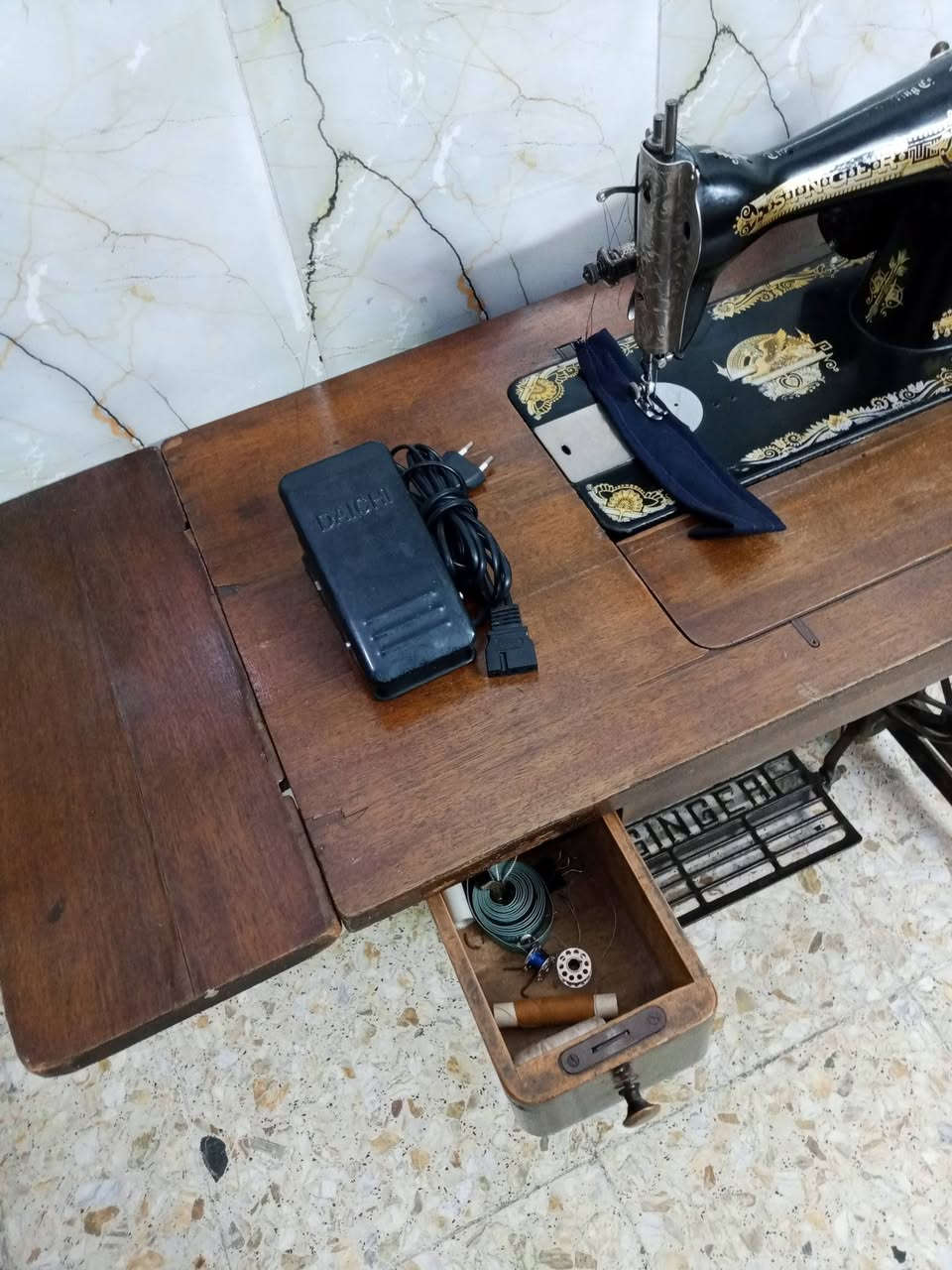 ماكينة خياطة سينگر (Singer) #أصلية #صنع__بريطاني  

عمرها التاريخي: تعود هذه الموديلات غالباً إلى أوائل القرن

 العشرين (ما بين 1910 و 1950)  مكينه نظيفه جدا جدا

شغاله بالكامل   شرط على وضع الشركه برغي مامفتوح بيها

العنوان بغداد  لا يوجد توصيل


**إذا كنت صاحب هذا الإعلان وتريد حذفه لأي سبب، رجاءا أرسل رسالة إلى الدعم الفني**