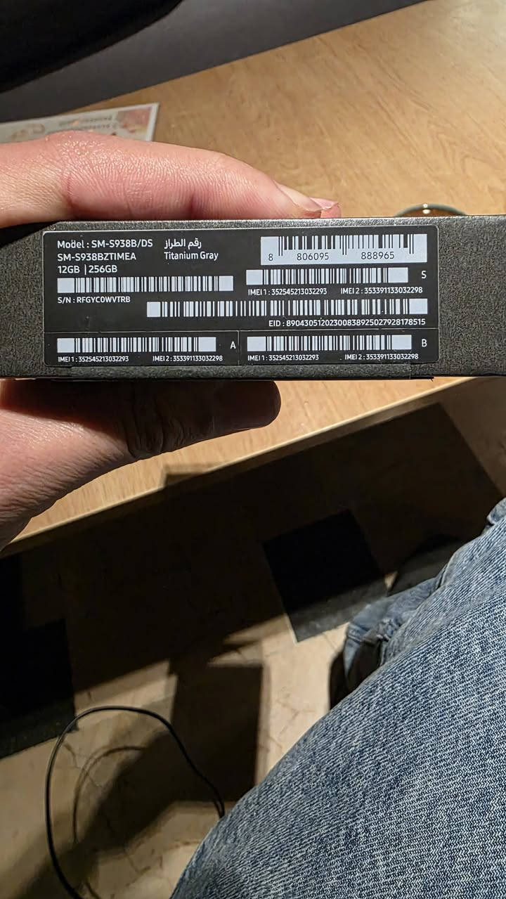 Samsung S25 Ultra  غير مفتوح جديد 
ذاكرة 256 
لون تيتانيوم كري 
السعر 1,400
مكاني بغداد رقم الهاتف *********** ( الجهاز ما مفتوح  )
