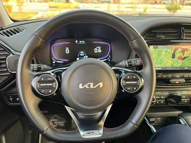 كيا سول 2023 جيتي لاين فول 1/1 رقم اربيل الدولي الجديد وفحص وهزه وسنويه كله جديده
الحادث والسونار موجود بالصور البنيد مبدل مصبوغ 
بي دي ار بحافة بالجاملغ 
تبديل دعاميه امامية نفس اللون
وبيه كلير من امريكا ربع الباب الخلفي 
المواصفات..    
لون احمر مميز
محرك ٢٠٠٠ دوش المرغوب
 فتحه سقف
.بصمة تشغيل
بصمة أبواب وجنطه
تشغيل عن بعد 
بصمات عدد ٢
لايت زنون عدسات
رادارات امامي جانبي خلفي
تحديد مسار 
سياقه ذاتيه
.شاشه جبيره. كلش
لد امامي + بلوجكتر لد بالدعاميه 
بكلايت لد خلفي.
دشبول دجتل
ويل كب 18 مميز 
اناره داخليه. متغيره الالوان
دمام خلفي.
اشاير مري.
كشن سائق كهرباء
كشنات تدفئة
كراسي نصف جلد + كنتاره + تطريز احمر + حفر كتابة سول 
ستيرن حرف D + اخياط احمر
دمام خلفي سستم صوت harman/kardon

… وبعد مواصفات الفول معروفة  
ماشيه 22 الف رقم اربيل
السعر 150 بيها مجال 
التواصل خاص اوالهاتف او واتساب على الرقم
☎️   *********** 
مكان السيارة كربلاء
