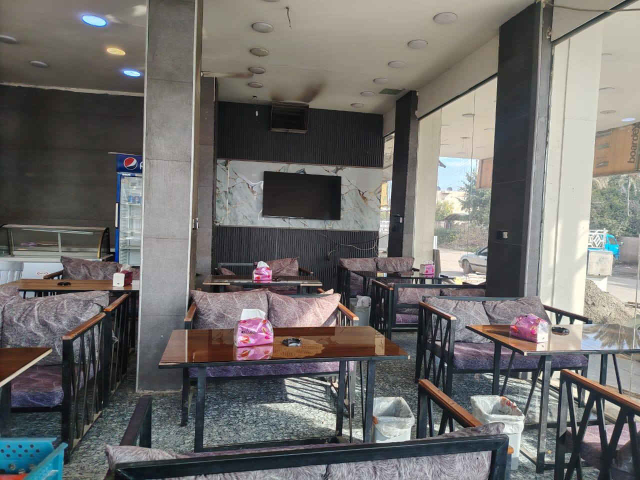 مطعم للبيع ركن عله اربع شوارع متكامل من كلشي ابيع موقع وغراض كامله تجي بس تشتغل أي نقص مابي سعره جداا مناسب والبيع لعدم وجود كادر عمل تواصل 
***********
