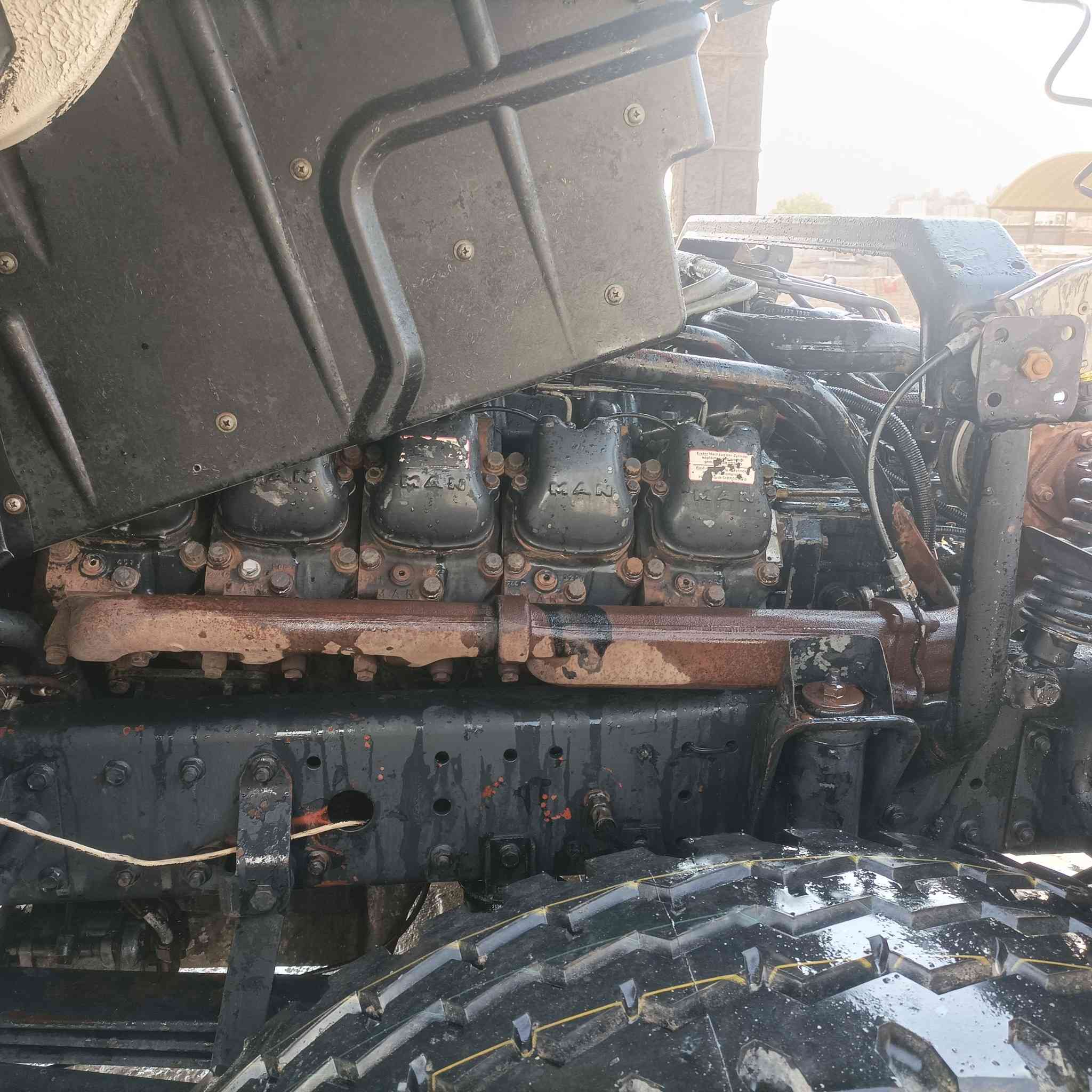 للبيع مان رأس قاطره فقط3لوحات بغداد محرك 10دبل تربو جديد كير 160اكسن اكتروز ربطه البي سياره جديده سنويه نهايته 26سعره 85قفل. مكان النجف  ***********
