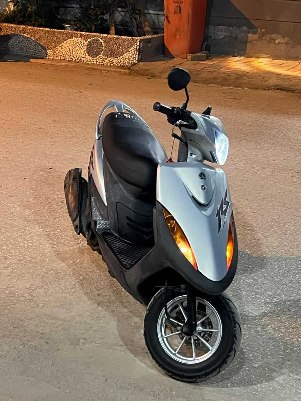 السلام عليكم.
دراجه ماكس عدله للبيع الدراجه مكفوله كفاله عامه برغي مامفتوح منها وكاله من التاير للتاير شلعه تشك الكاع الدراجه ختم واحد اعيد واكرر (ختم واحد) من الطول للطول 
تزويدها. 
ويل مشيف اصلي 
اشاير اربع ولفت
اصطبلايت اربع ولفات
تجي تفحص وجيب مصلحين وياك مكينه وشاصي وكفرات كله وكاله 
السعر مليون و50 مكاني كربلاء للأسفسار اكثر ***********
شباب رجائا الموشراي لايتعبني الدراجه كدامك نضافتها.
