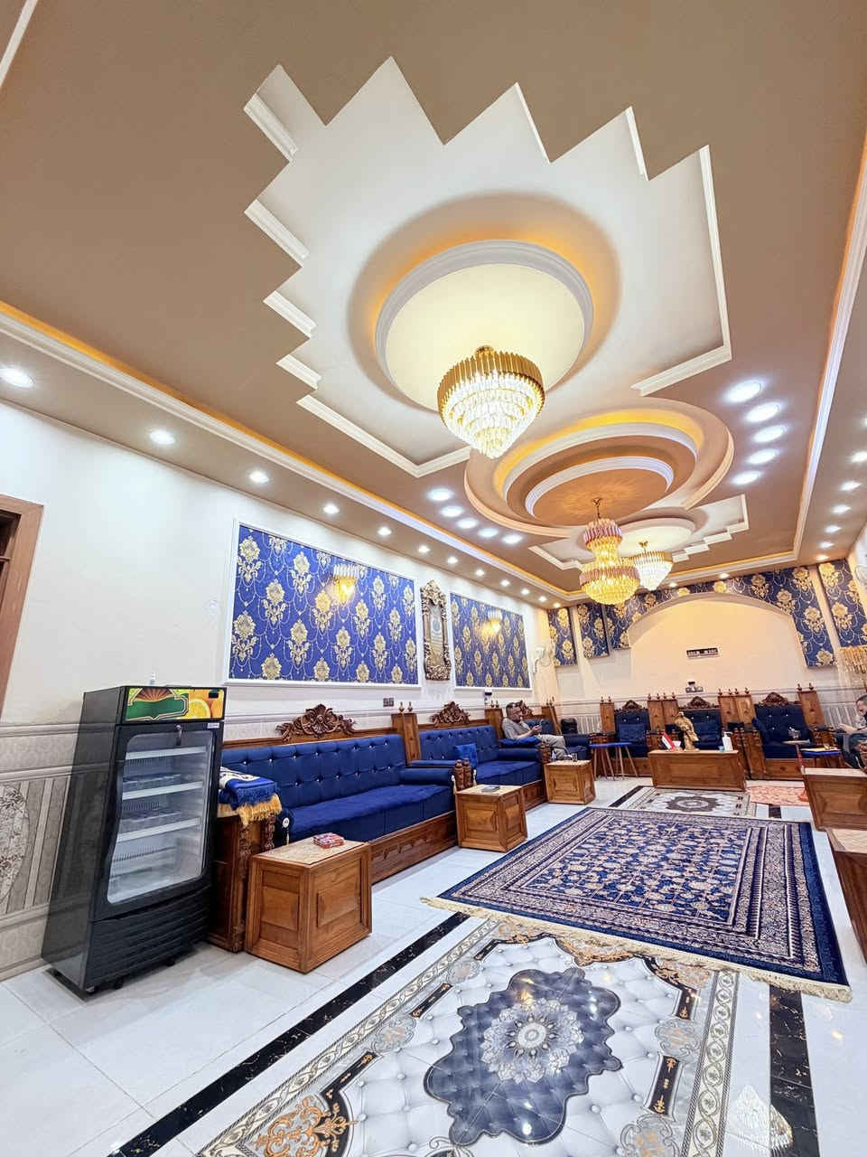 دار للبيع
القادسيه شارع ابو عقرب 

المساحه 300 متر
وجه 10متر ونزال 30 متر

بناء 2022
طابقين مغربي وسقوف ثانويه 
غرف نوم 5  // 2 من الغرف سويت كامل
استقبال مطبخ
مجاميع صحيه  عدد 6
شارع الكدام البيت ١٥ متر

وبسعر مناسب 

للاستفسار الاتصال
***********

