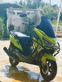 دراجه سترونك للبيع نضيفه استعمال قليل  موديل 2023 ماشيه قليل  السعر خا...