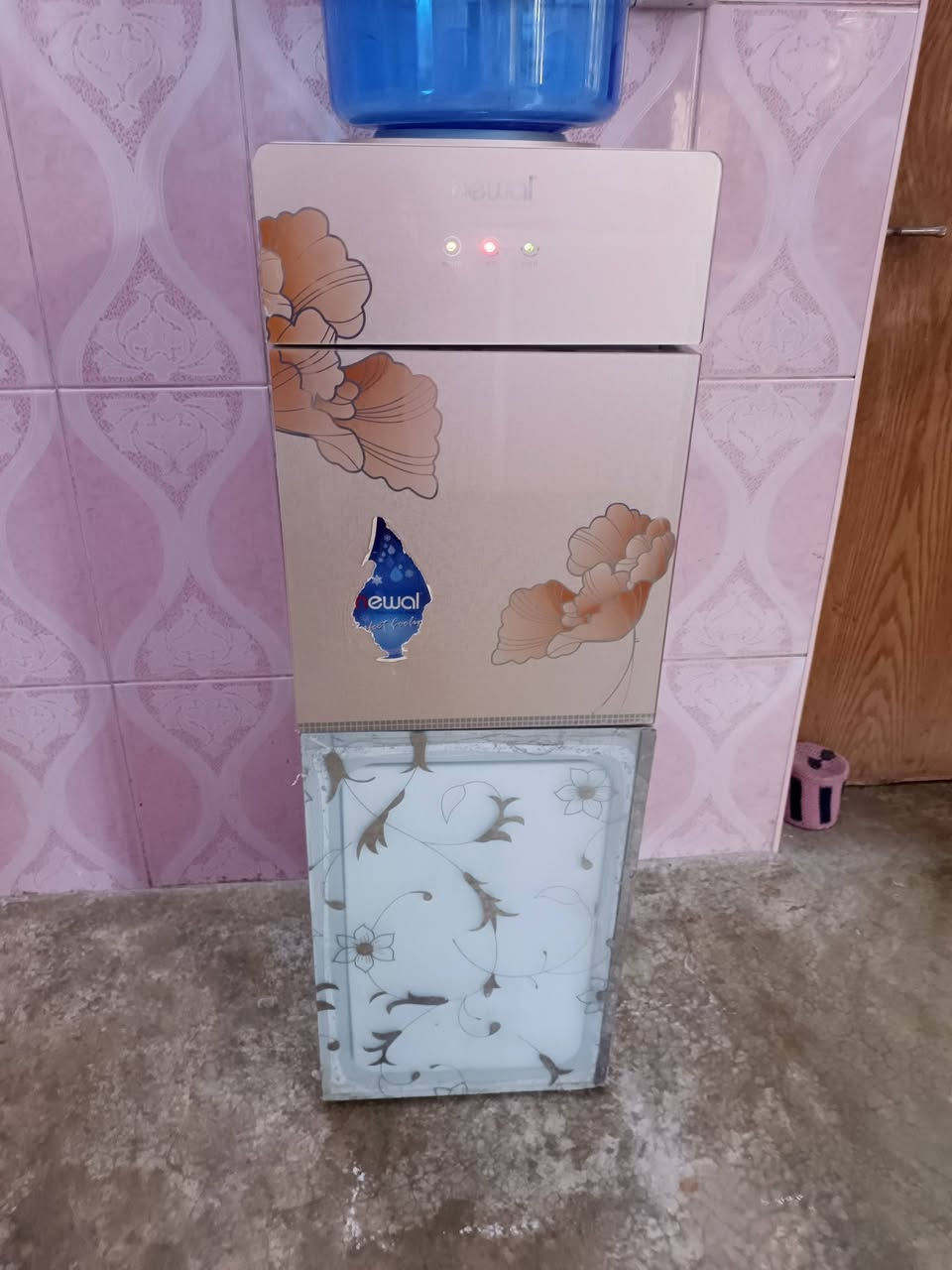 براد شغال بشرط حار بارد ثلاجه كل عيب مابيه سعر 60 وبيه مجال مكاني كركوك حي عسكري شراي اتصل ***********
