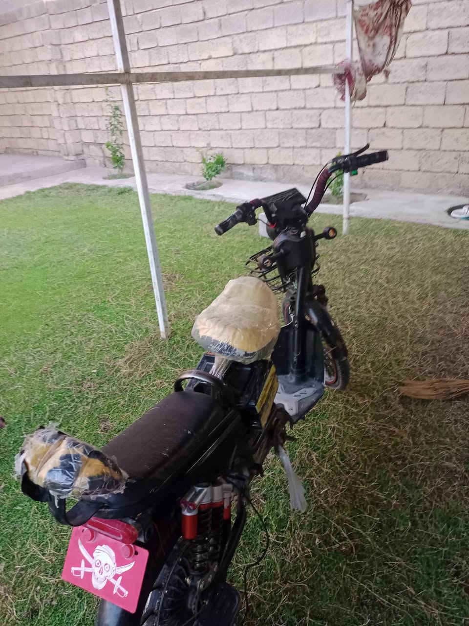 اخوان السلام عليكم ورحمة الله
يوجد موطور شحن حجم((20))2024  للبيع 
نضيف حيل بريك  ضوء عالي ناصي شرط باتري جديد دبلات شغالات غاز بس الاماميات طاكات سلة موجودة بي سريع //الشحن فول//الحبة الوحدة تميشك من 2 كيلو الى 3 كيلو  
او اي عطل يضهر بل شاشة شاشة شغالة 
بس نضام السرع مو شغال ثابت عل نمرة 3  
عدد الباتريات 4 دبل حجم كبير 
حجم الملف 50 فولت او 1500واط)// الاستفسار ه‍ـ //((***********)) وتحياتي 
السرعة عل 3// 80//او عل 4 //99//حقيقي76
