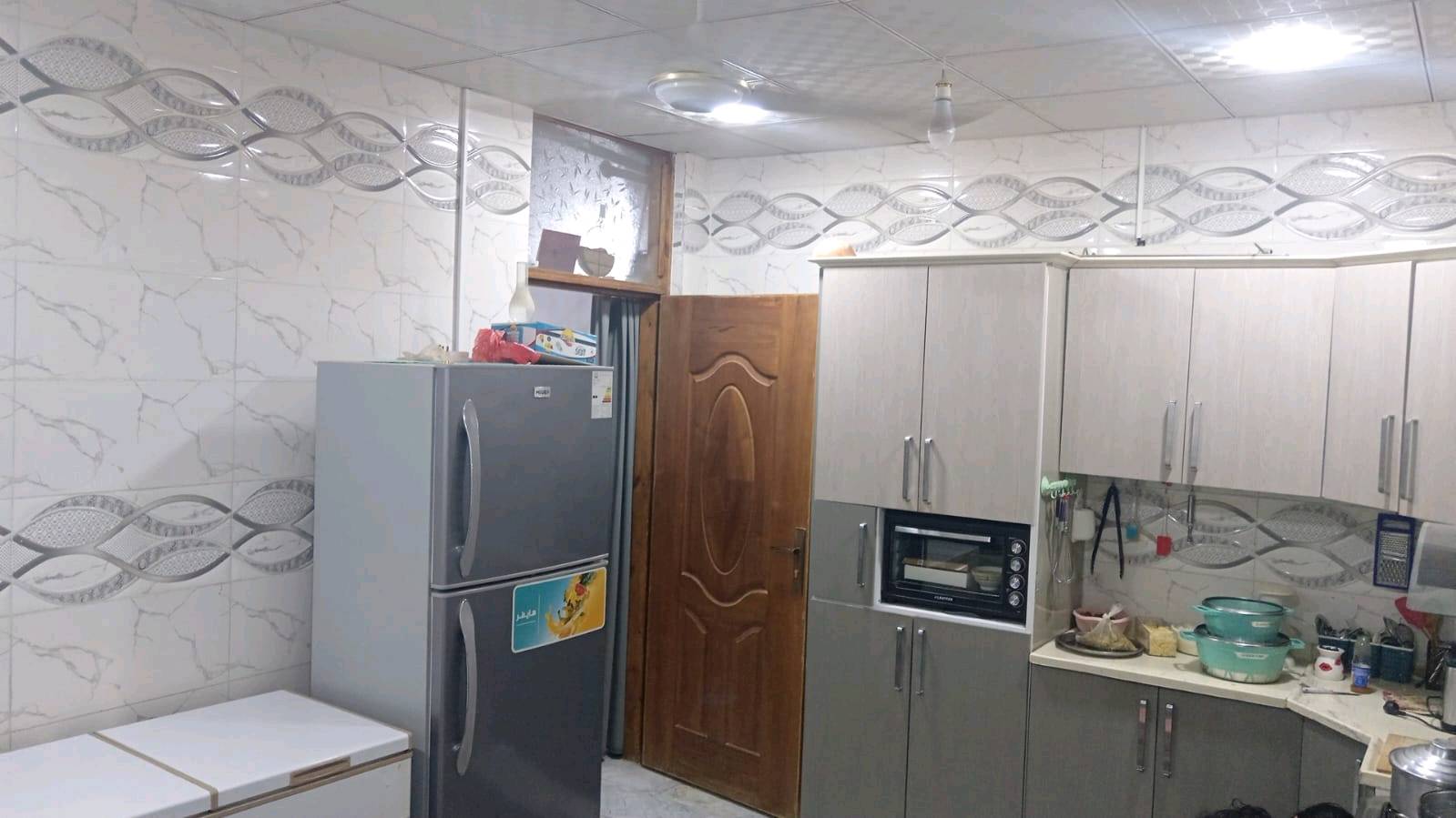 دار للبيع مع الأثاث في مجمع السلام السكني في كربلاء المقدسة قرب مستشفى التركي. ٢٠٠ متر طابقين ٣ غرف نوم و ٦ مجاميع صحية اجلكم الله 