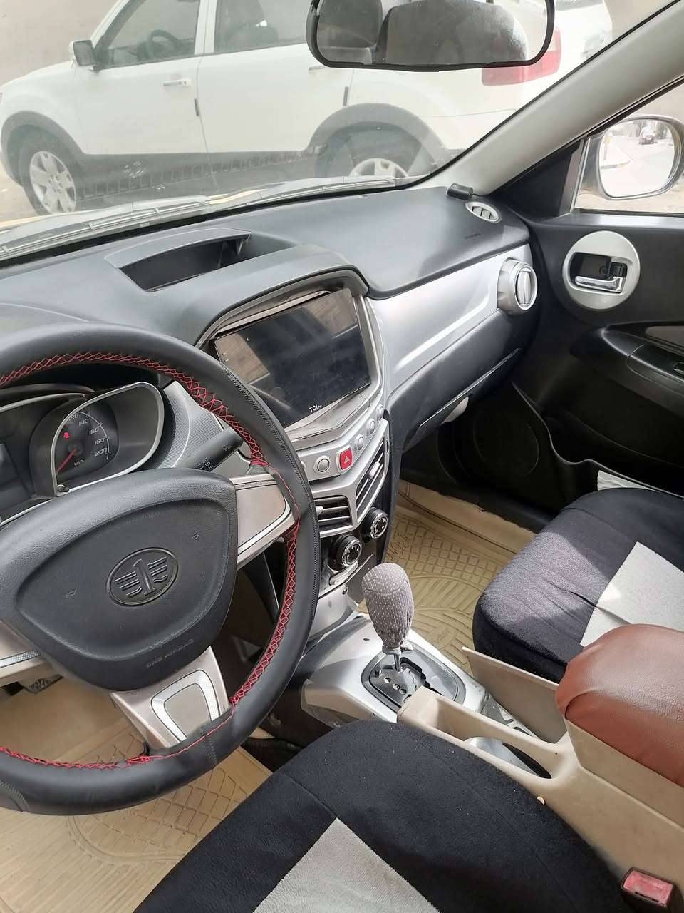 سيارة فاو موديل ٢٠١٥ رقم بصرة بأسمي ماشية ١٦٣ گير مكينة حدادية تخم تاير جديد تبريد تدفئة كله شغال
السعر ٣٣ وبيها مجال
للاتصال ***********
