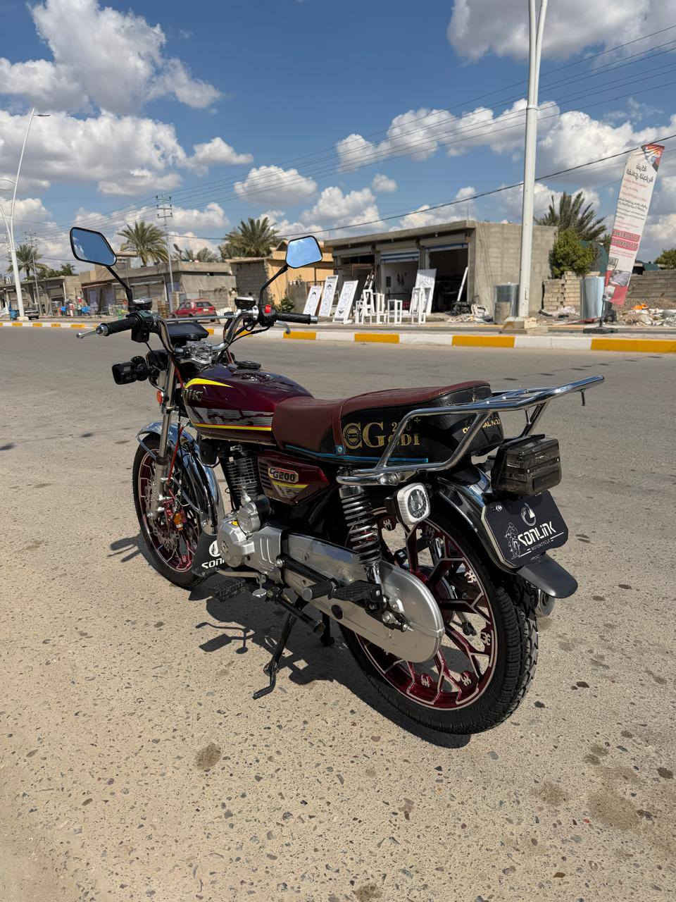 السلام عليكم سيفان للبيع نضيف حيل على وضع الشركه ثاني تبديله دهن على يدي من المحل  للبيت ومدري حيل موديل 2025 رقم تليفوني *********** السعر 850وبي مجال قليل المو شراي لتعبني ولا تعبك والسوك بي كلشي مكاني البوعجيل
