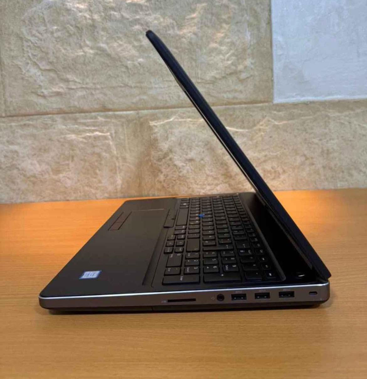 اللاب ده للبيع لعدم الحاجه اليه بكارت شاشه نفيديا 16 جيجا فعلي.
المواصفات :
▫️ DELL 7730
16G RAM / Hard 1tb.M2/ CPU p5200 16G DDR5


**إذا كنت صاحب هذا الإعلان وتريد حذفه لأي سبب، رجاءا أرسل رسالة إلى الدعم الفني**