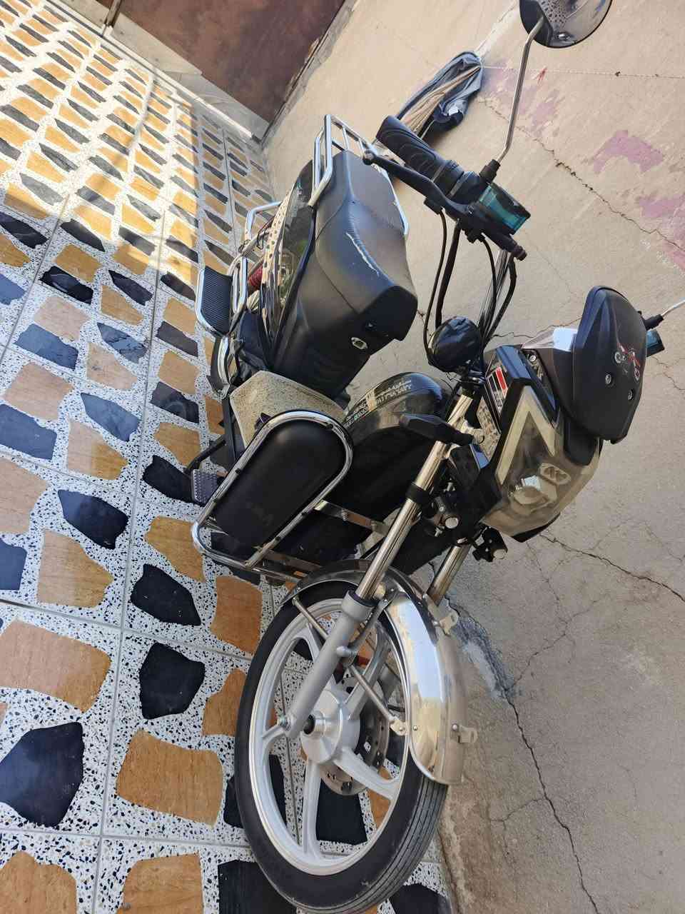 السلام عليكم لبيع بس كشر بطاريلت تعبانه ولباسكل كله شغال
ريمونات سويجتات قفله قفل ٢٠٠الف مكاني رمادي رقمي ***********
