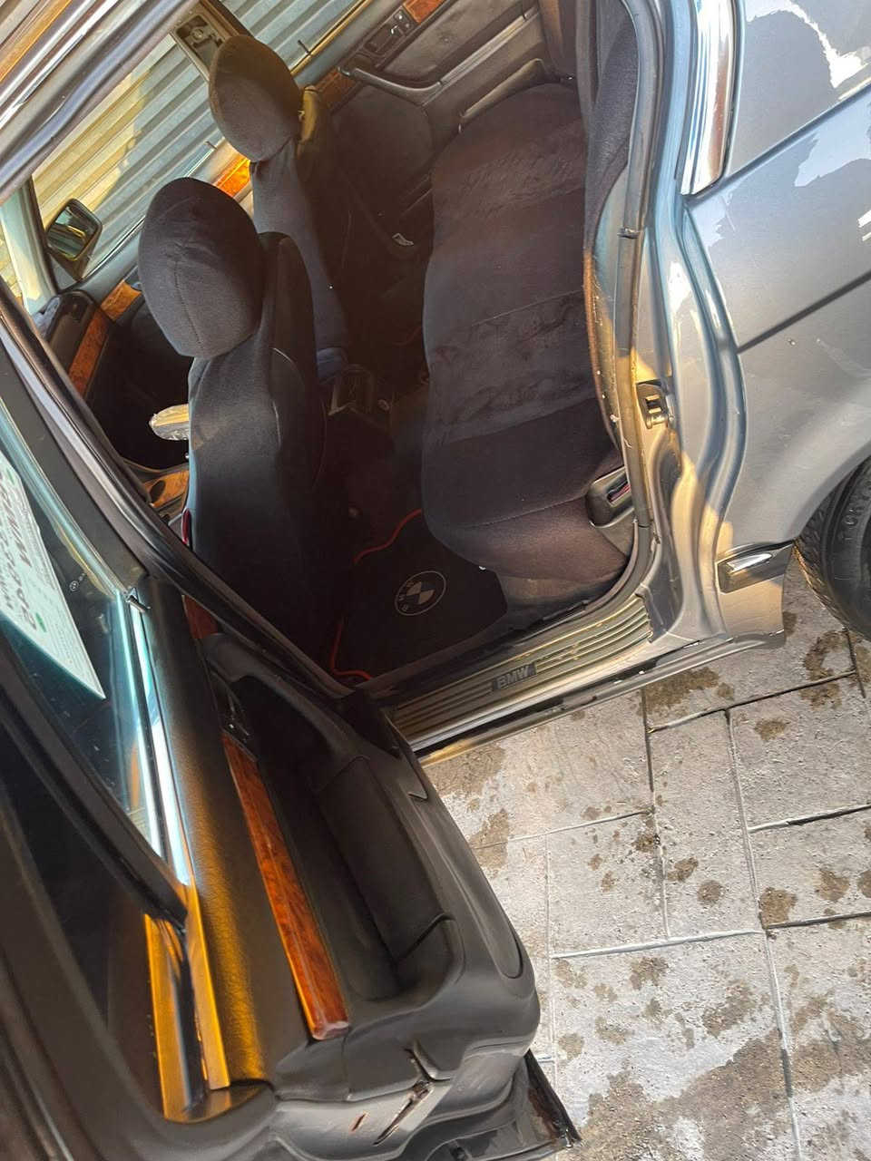 BMW 1996  740  V8
سياره عله وضع شركه 
تبريد شغال
دواخل نضيفه
مصبوغه جديد جماليه
محرك مناقصه شي
ترايك منا للبصرى
كير خير من الله
السعر 65 وبيه مجال
رقم موبايل *********** للستفسار
