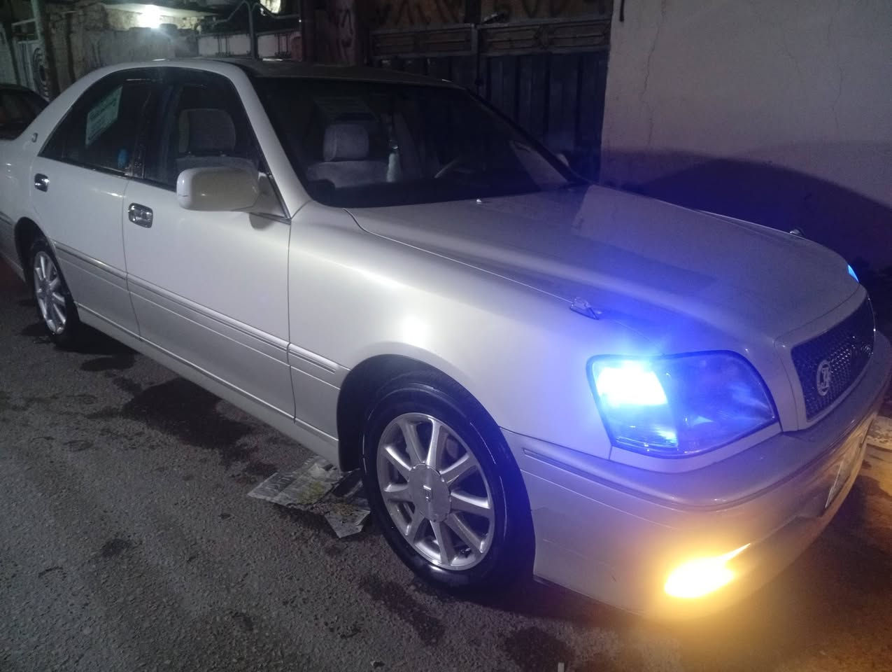 مرحبا للجميع سيارة ملكة موديل 2000 رقم بصرة نكليزي هزة جديدة تحويل مباشر بسم المشتري شرط
بردة
دكمتين
شاشة اظافية 
تخم تاير جديد 
مكينة دي فور صغير 
كير خير من اللة 
ويل نجمة فضي
كرسي كهربائي 
سيارة نظيفة كلش 
السيارة نقل جثة فقط شغل 100 بل 100 شررط
الباقي كفالة عامة كص ظربة تبديل 
السعر 102 بية مجال قليل للشراي 
اليشتري شرط تحويل بسمة ***********ا
