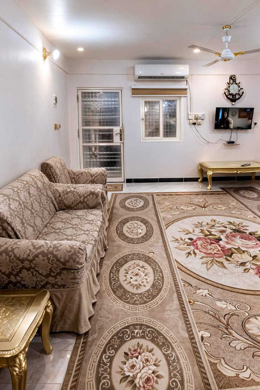 🏡 دار سكن للبيع – فرصة مميزة

📍 العنوان: الجلبية / خلف محلات الجوادين
📐 المساحة: 100 متر (عكادة)

🔹 تفاصيل الدار:
▪️ الطابق الأرضي:
غرفتين نوم + صالة + استقبال + مطبخ
صحيات داخلية وخارجية

▪️ الطابق الأول:
غرفة + بيتونة + سطح

✨ مميزات الدار:
✔️ الدار نظيف وكما موضح في الصور
✔️ موقع حيوي ومناسب للسكن
✔️ تتوفر كافة الخدمات (ماء – كهرباء – تبليط – مجاري)

📞 للاستفسار:
مراجعة مكتب علاء الخالدي للعقار
أو الاتصال على الرقم: ***********
📲 يتوفر واتساب
