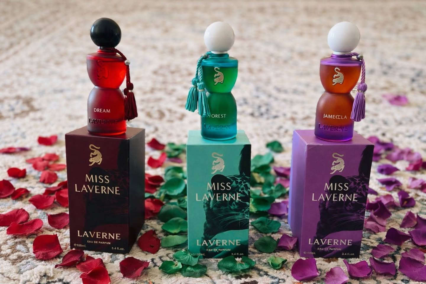 يجمع بين الانتعاش والأنوثة في مزيج فاخر من
اللافندر واليوسفي والياسمين ويستقر على قاعده
دافئة من الفانيليا والمسك والعنبر ثبات يدوم حتى
(10) ساعات وفوحان يلفت الانضار رشه واحده 
تكفي لتتركي اثرك أينما ذهبت/السعر(20) الف


**إذا كنت صاحب هذا الإعلان وتريد حذفه لأي سبب، رجاءا أرسل رسالة إلى الدعم الفني**