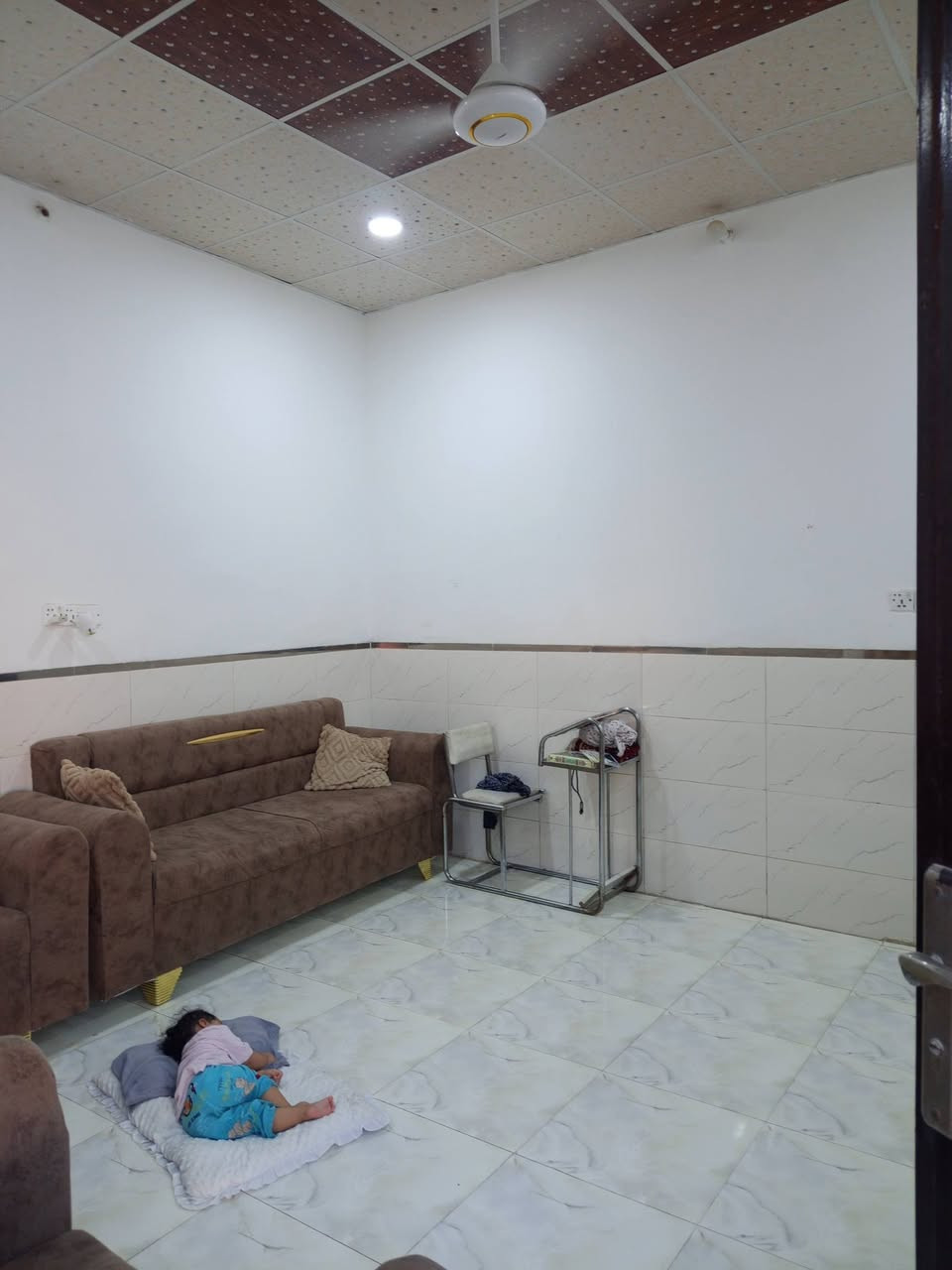 دار للبيع المساحه 110/متر طابقين 

حله ابو خستاوي مقابل حي ضباط الثانيه خدمات كامله 

طابو زراعي سند 25 تحويل 

قريب علا شارع 30/مال حي ضباط الثانيه 

السعر مناسب//***********
