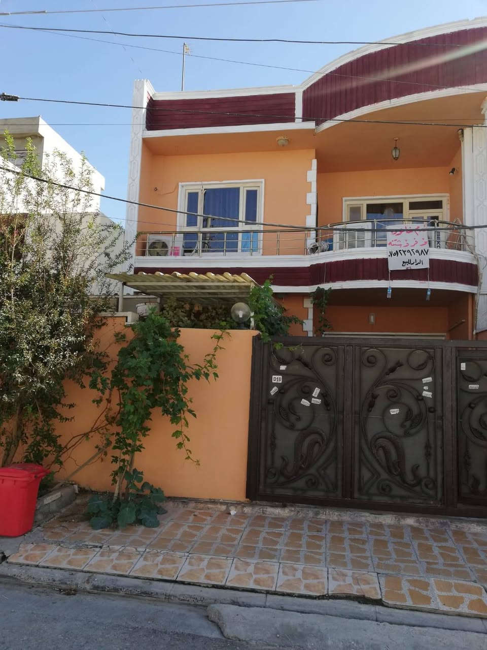 السلام عليكم..
بيت للبيع في منطقة 5حساروك قرب جامع روضه النبي وبانزين خانه سيفر وخلف مجدي مول وقرب شارع 120متر.
.المساحة.140متر
 ..الطابق الارضي يتكون من 
مطبخ حار وبارد 
ديوان
 وغرفه نوم
صالة استقبال
وصحيات.
الطابق الثاني يتكون من
3غرف
 صحيات 
بيتونة
سطح من الجهتين..
السعر(7 دفاتر  ونص وبي مجال)
طبعا وي البيت كاونتر المطبخ وسبلت 3 طن وسخان.. 
البيت نظيف ومرتب
 الخدمات الحمدلله 24 ساعة خلال ع طول السنه
.للاستفسار اكثر المراسلة على الخاص او الاتصال على رقم الشخصي .*********** أربيل, العراق
