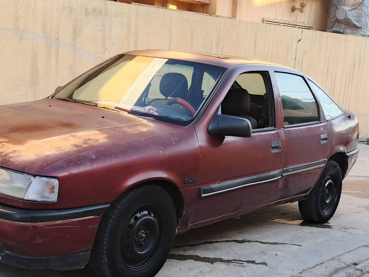 فكترا حجم ٢٠ كير مكينه بشرط غرفتها نضيفه طخم جديد تايات نضاف  كابون بازين رقم اخضر سنويه بيضه شرط تحويل معامله ماشيين بيها مسحوبلها واجها جاهزه عالتحويل  سعر٢٦ وبيها مجال للشراي ترهم مراوسه 
سياره بيها ضرر جاملغ نفر ومصلح دواير الورا فقط
***********
***********
