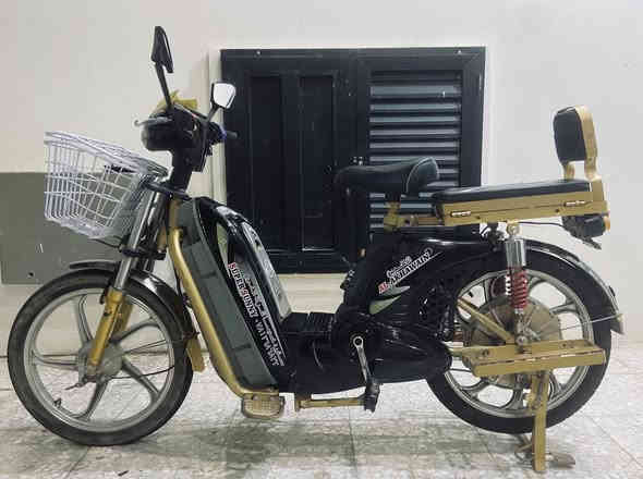 موطور شحن الاخوين النسر الذهبي للبيع 
نظيف وشغال وبطارياته على الفحص 
السعر 425 وبي مجال بسيط 
للتواصل على الصفحة او الاتصال بالرقم ***********
