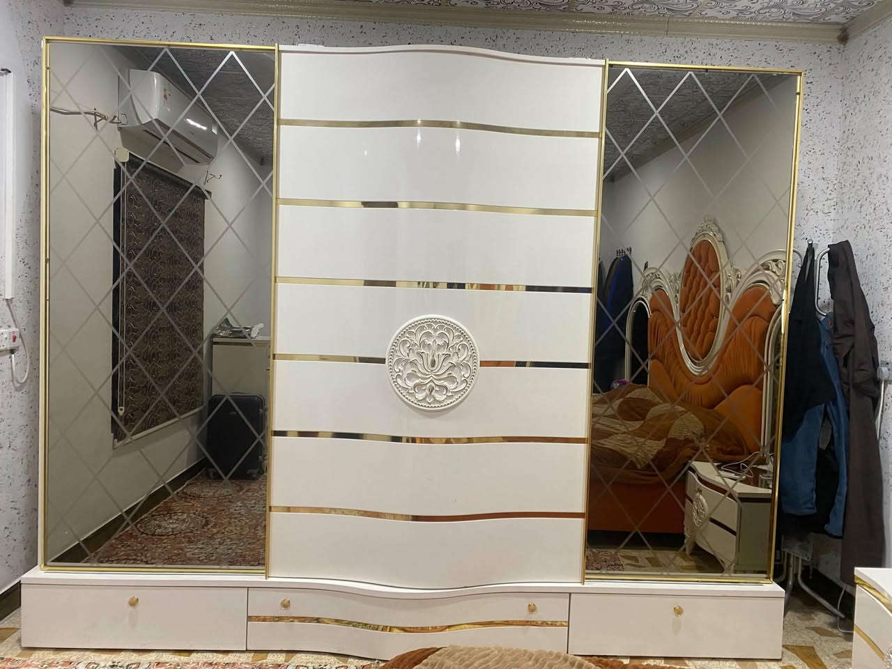 غرفة نوم تركي أصلي 8 قطع نسبة ألنظافة 80% متوفر الان لدى مجمع السيد عمار للأثاث ألعنوان تكريت مجاور المحكمة القديمة وكاتب عدل للأستفسار***********📲
