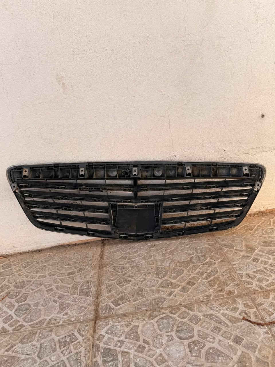 السلام عليكم شباك مارسدس اس اصلي بلاد مال amg يرهم من موديل ٢٠٠٦ لحد ٢٠١٣ بدون العلامه نظيف بي بس شخوط بسيطه كلش السعر ٩٠ وبي مجال للشراي مكاني اربيل للتواصل *********** وهذا الرقم*********** بي واتساب
