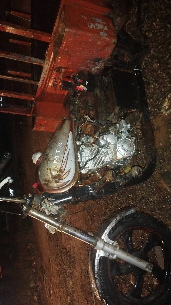 سلام عليكم ستوته خير من الله شلعه معدل مكينه ٢٥ ماصار شهرين من شاده بيهه نقوصات قليله وياهه سبيرين وتايرات زوج جدد جوبلس تجي شغل وتطلع لشغل بجهك ستوته خير من الله مكاني ديالى بعقوبه گاطون رحمه سعر عل خاص ول نتصال***********وبيكم خير وتدلوون
