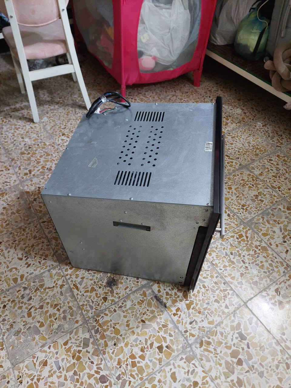 السلام عليكم عندي فرن كهربائي للبيع شرط اصلي صناعه إرانيه يجي بي مروحه وشمعات فوك وجوه تكدر تتحكم كل وحده بحد بس ⚠️ بي عطل با كارت ابيعه على وضعه السعر [ 600 ] الف مكاني بصره


**إذا كنت صاحب هذا الإعلان وتريد حذفه لأي سبب، رجاءا أرسل رسالة إلى الدعم الفني**