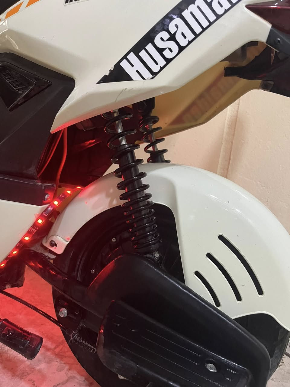 دراجه شحن كلاسيكي
حجم 10 في 275
اسم الموديل كلاسيكي
4 بطاريات كبير قياس 20 ابيرمأأ V
ملف 500 واط *
نقطع مسافة 45 كيلو متر حقيقي
مواصفات
أم بي اثري
لايت +لد نهاري
اشاير خلفي أمامي يمين ويسار
4 دواسات خلفي امامي
4 دبلات خلفي امامي حاطا ٧
دبل استان وسط وخلفي تشغيل واطفاء عن بعد مانع سرقه انذار كشن منفصل
قفل كهربائي
ابريك حساس بنزات خلفي امامي
الموقع !بغداد جميلة قرب علوة 58 قرب سوق الرضوي
الاستفسار ***********
