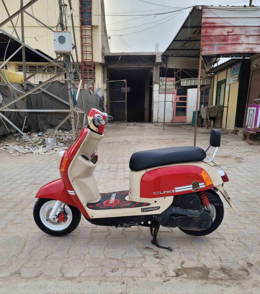 سلام عليكم
دراجة ماكس بوليس كابريتر موديل 2007 دراجة كلش جديدة طك كارتون مكفولة كفالة عامة من كلشي بلادية للاخير شرط خرسة صارلها 4 اشهر طالعة من المعرض للبيع سعرها 750 وبيها مجال مكاني طويريج الشراي يتصل ***********
