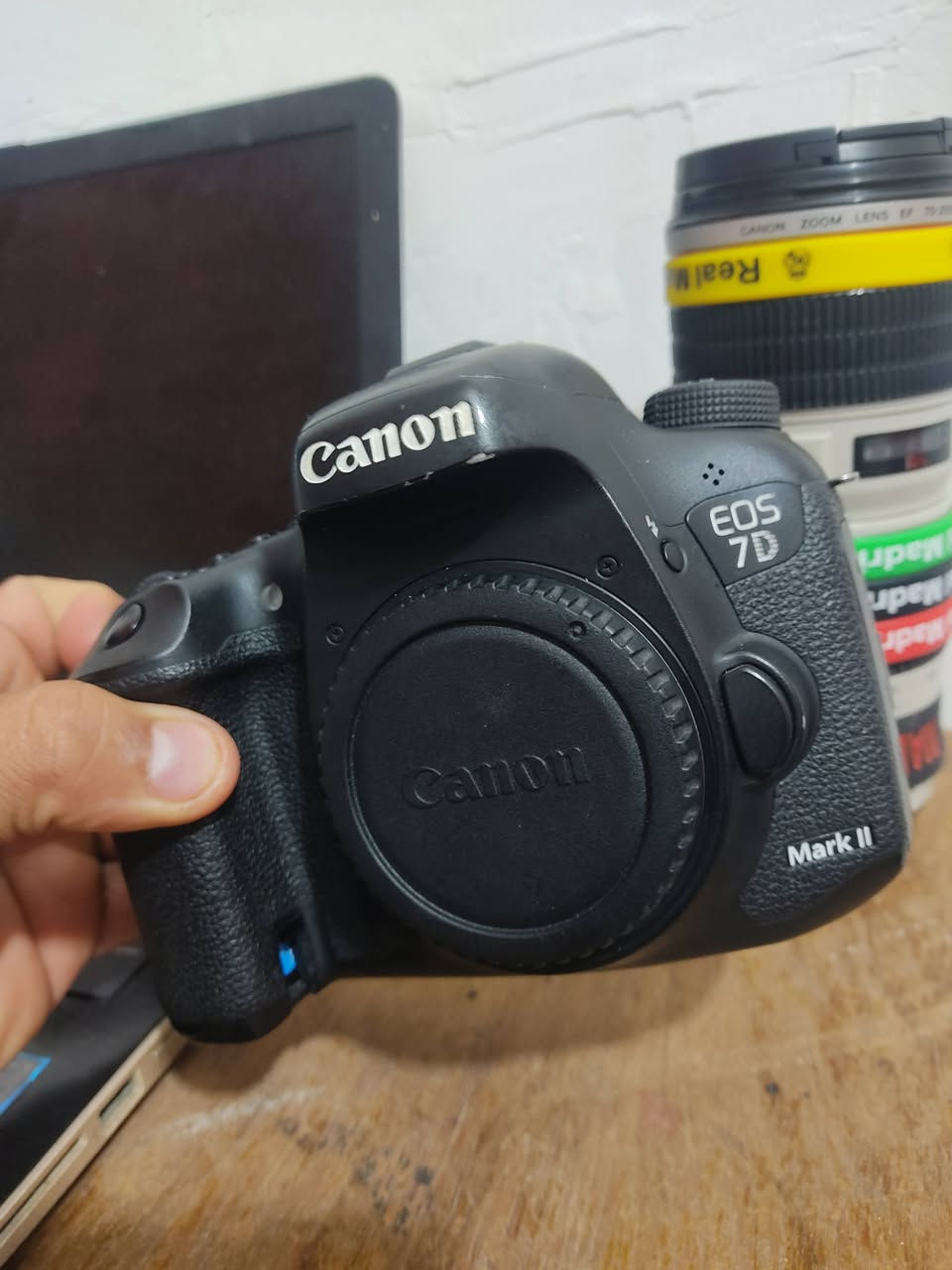 سلام عليكم شباب للبيع 7d مارك 2 نضافه 99ب100 مع عدسه رياضي 70-200 كامل الملحقات


**إذا كنت صاحب هذا الإعلان وتريد حذفه لأي سبب، رجاءا أرسل رسالة إلى الدعم الفني**