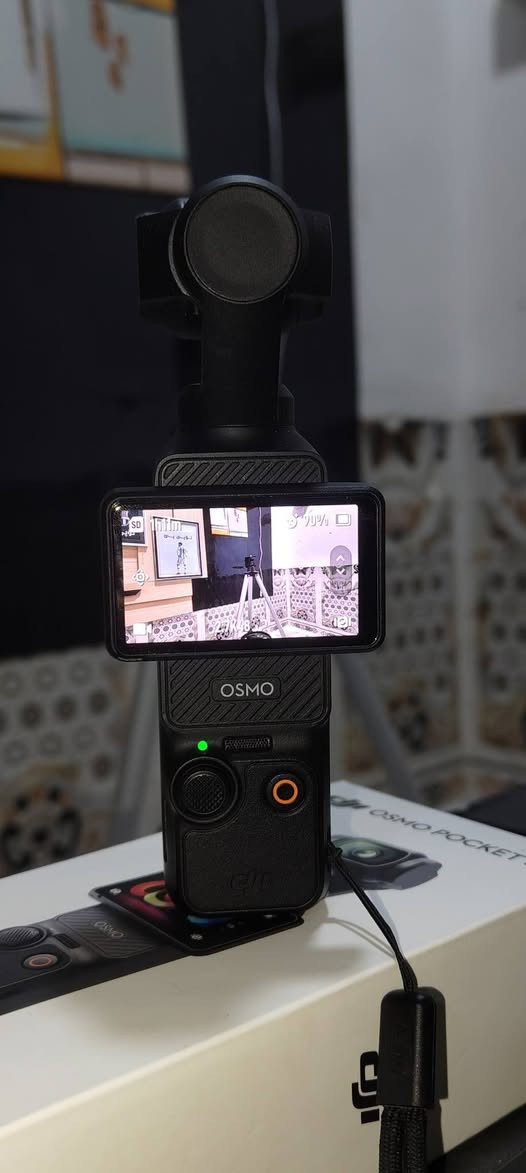 للبيع باكيج متكامل DJI Osmo Pocket 3 (البيع كقطعة واحدة فقط ولا يوجد بيع مفرق)

🔴 ​الحالة نظيفة وبحالة ممتازة جداً، والسیت يبيع بالكامل مع جميع ملحقاته التالية:

🟣 ​الكاميرا: Osmo Pocket 3 مع الكيت والبوكس الأصلي.

🟣 ​الطاقة: عدد 2 بطارية هاندل (DJI Battery Handle).

🟣 ​العدسات: عدسة واسعة الزاوية (Wide Angle) ماركة DJI اصلي

🟣 ​الفلاتر: مجموعة فلاتر K&F (تتضمن ND2-32، CPL، و Black Mist).

🟣 ​الصوت: مايكروفون لاسلكي DJI Mic Mini 2.

🟣 ​التخزين: ميموري كارد SanDisk سعة 64 جيجابايت أصلية.
​ملاحظة: البيع حصراً للباكيج كامل كقطعة واحدة.

للتواصل والاستفسار فقط واتس اب/
***********
