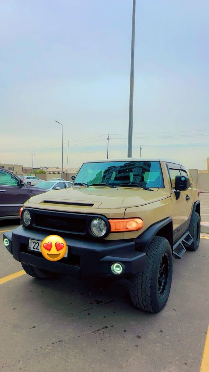 السلام عليكم
Fj 2017 خليجي 
فول مواصفات 
دبل تانكي 
دفلوك حساسات كامره خلفيه
كير محرك وصبغ وحتى من البارد مكفول 
السيارة رقم اربيل بااسمي والسيارة جديدة اي نقص مابيه 
السعر 28.000$
رقم الهاتف ***********
