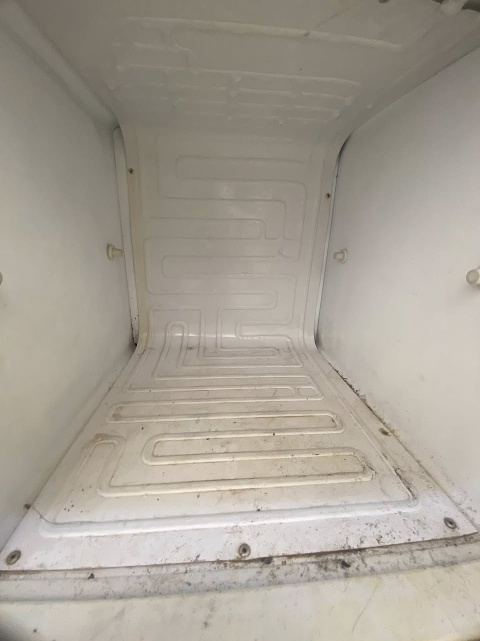 ثلاجه للبيع شرط شغال سعرها 60 بيها مجال نوعيه رويال مكانها موصل الايسر كراج شمال رقم هاتف ***********
