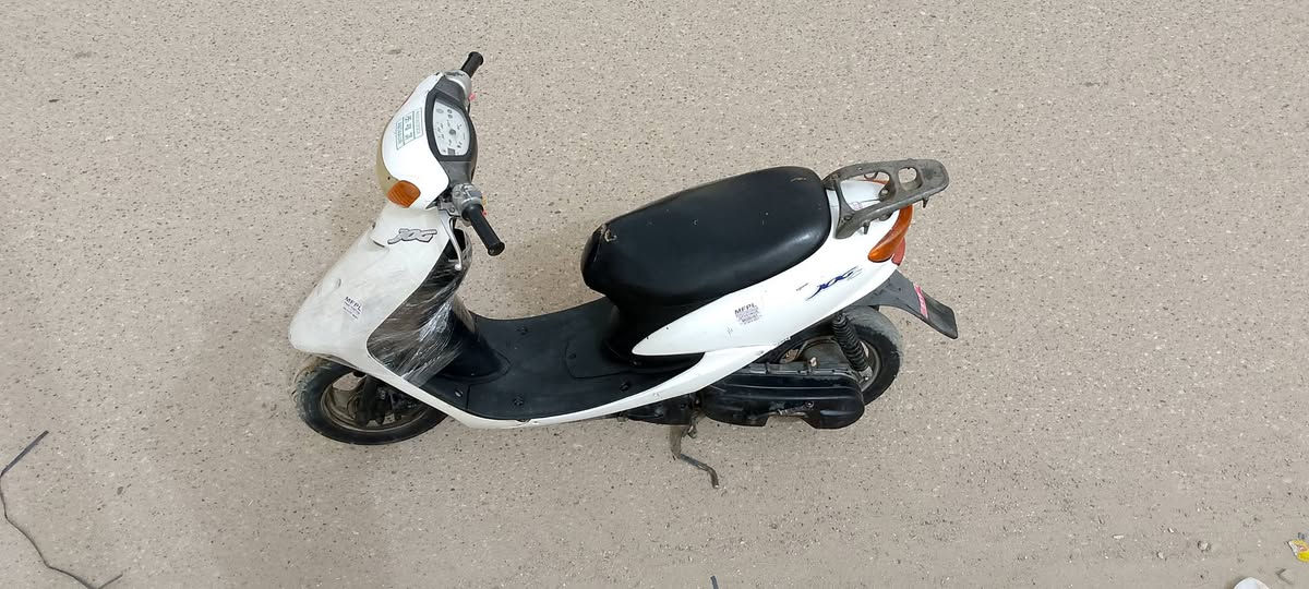 سلام عليكم دراجه عصفوري للبيع دراجه مفتوحه مره وحده سلف شغال نقص بس كتف اشاير و الباقي كله شغال السعر 
350 وبيه مجال مكاني سومر وهذا رقمي ***********
