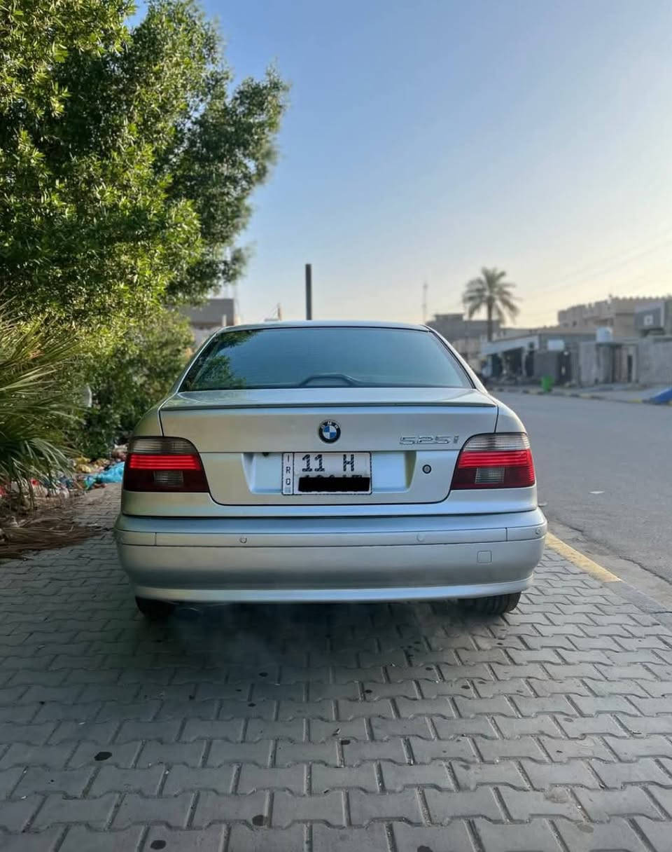 السلام عليكم
BMW (صقر) 528 دبل فانوس 
موديل ٢٠٠١ بدون حادث مصبوغة حزام جمالية فقط 
بدون قطرة خياس جاهزة السيارة من كل النواحي نظيفة جداً 
السيارة بأسمي رقم بغداد أنگليزي 

🔸تدفئة كشنات
🔶حساسات
🔶كاميرا خلفية
🔶شاشة لمس 
🔶تبريد ثلج 

السيارة جاهزة تجي بعينك تشوف ، سعر السيارة ٩٠$ وبيها مجال قليل 
مكاني بغداد - المحمودية. 

للأستفسار  ***********
