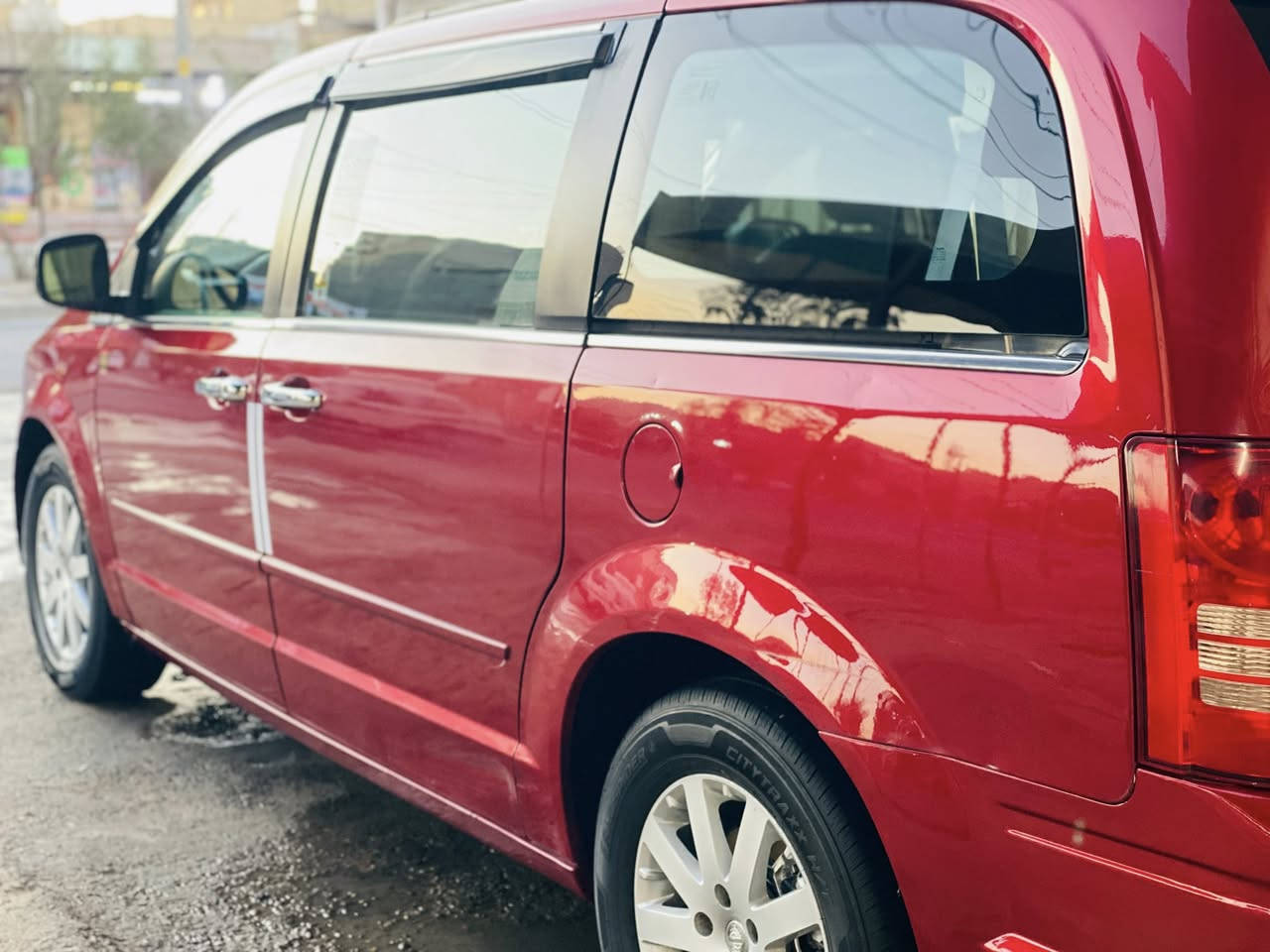 السلام عليكم
للبيع گرايسلر كرفان 2008 سيارة جديدة فول مواصفات للأخير 1/1 ماشية 100 بدون ضرر بيها تبديل الجاملغ الامامي الايسر وهنا صار بيها صبغ 3 قطع مكينة 3800 وكير جدد تبريد ثلج 3 قطع تحكم منفصل رقم بغداد بأسمي الجديد صدر خلفي امامي كله جديد 
تخم تاير جديد وياله 17 جديد 
تشغيل عن بعد فرس ارضي وسقف وشاشات 2 
كشنات بلع منفصل وجلد وهيتر والكشنات الامامي كهرباء
4 بردات بلاد 
تحكم ستيرن شاشة اعطال 
مثبت سرعة وكروس سرعة 
كير العادي شغال 
بلوجكترات ابو السوار 
منفذ شحن خلفي 
بيبان والصندوك كهرباء وشفط تحكم عن بعد 
سيارة جديدة وكل نقص مابيها مكاني بغداد الحسينية 
السعر : 118 وبيها مجال قليل 
للأستفسار: ***********
