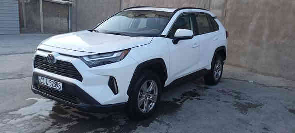 السلام عليكم 
راف فور موديل ٢٠٢٢ وارد امريكي
حاثهة تبديل باب الامامي يمني 
وبيهة اشويه بارد بالباب الخلفي يمنه
ماشية ٥٢ الف كيلومتر
مواصفات XLE
رادار امامي 
كشنات تدفئة 
ستيفرن تدفئة 
لايتات زنون بلادي
بأسمنه تحويل مباشر 
مكان السيارة بغداد شارع السعدون مقابل شركة رينو
السعر ٢٦٠ $
***********
