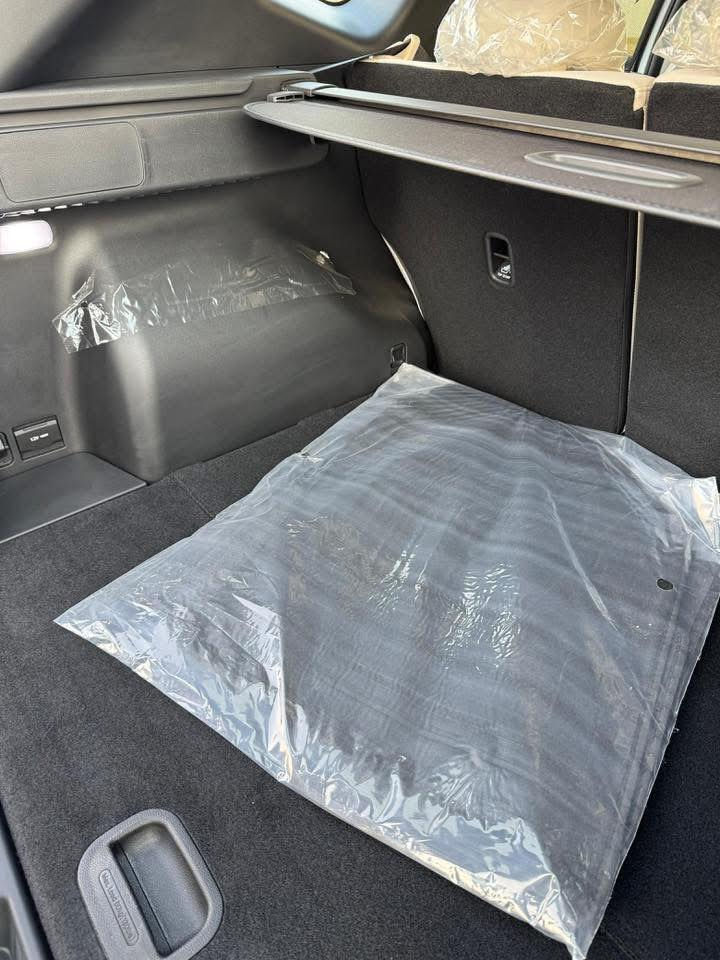 السلام عليكم للبيع
هونداي توكسان تو كلر.

خليجي 

موديل 2025 اخت الزيرو بعدهي بضمان الشركة 

فول مواصفات 1/1

كفاله عامه 

ماشية 8000 كيلو فقط 

مكفوله من ضربه وصبغ وتبديل وبارد 

 الموصفات 

 حساسات أمامية 

 حساسات خلفية

 لايت زينون + LED

 كشافات 

 بك لايت LED

 جنطة كهرباء

  بصمة

 تشغيل عن بعد  

 دشبول شاشة متصل

 شاشة كبيره 

 كاميرا دوارة

 كشنات كهرباء +تدفه تبريد 

 

 داخل مخمل بيجي

 أوضاع القيادة  Drive Mode 

 فحص أنظمة السيارة 

 حساسات ضغط اطارات 

 مقود جلد حياكة

 قطعتين تبريد

 هاند بريك بصمة 

 اشاير ب المري

 اريل نفكيتر 

 نظام مانع الانزلاق

 نظام نزول المنحدرات

شاحن واير ليس

 ماسحة خلفية

 بردات أبواب خلفية

 بردة خلفية  

بعد بيها هواي موصفات 

رقم اربيل انكليزي 

تحويل وكالة ماكو اشكال

مكاني النجف 

غير متواجد على الفيس 

للستفسار 

***********
