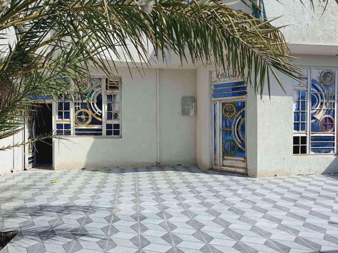 بيت للبيع بشارع نفط مساحه 320 قرفتين صاله مطبخ ستقبال بنا حديث جاهز ***********
///***********
