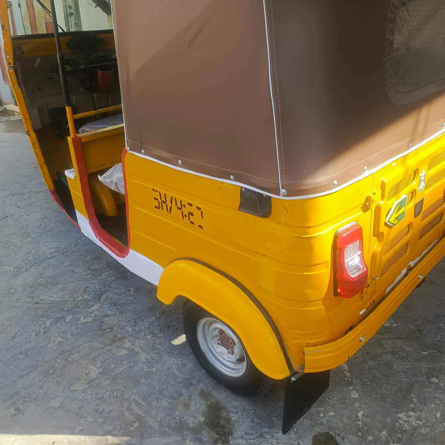 السلام عليكم تكتك للبيع موديل 18 معمره بل كامل ما بيها أي نقص جاهزه كبل للشغل السعر 4مليون650بيها مجال استفسار اكثر اتصل على الرقم ***********
