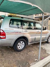 بايجيرو ٢٠٠٣جاهزه جدا نضيفه..گير محرك  تخم تاير..تبريد ثلج باتري جديد ...