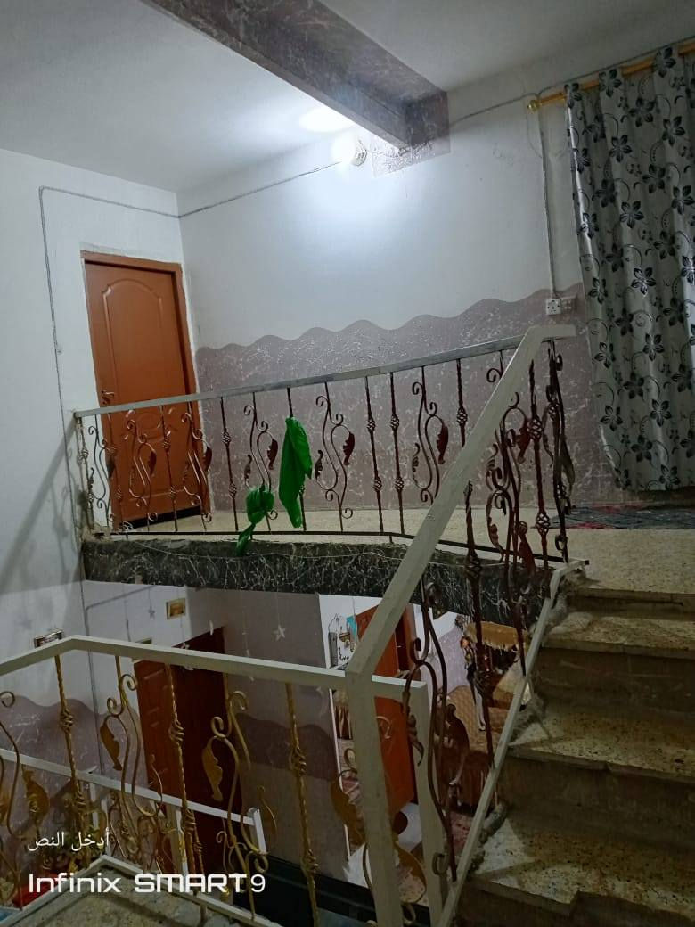 سلام عليكم
يتوفر في مكتب حي الإمام العقارات والمقاولات العامه 
🌏🌏🌏🌏🌏🌏🌏
بيت البيع 
طابو زراعي 
موقع البيت 
حي الإمام شارع المستوصف 
مساحه البيت ×200م 
يحتوي على  غرفتين نوم مطبخ مجمع صحيات واستقبال هول وكراج خارجي  
الطابق الثاني 
غرفه نوم وبيتونه
الاستفسار أكثر عن البيت اتصل على الرقام التاليه 
*********** 
او زيارة مكتب الكان في حي الإمام شارع الكابينات
