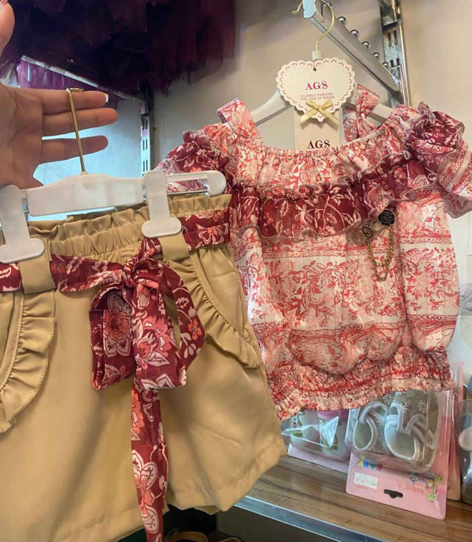 طقم صيفي بناتي 🌸
بلوزة مزخرفة ويا شورت بيج… ستايل ناعم ومثالي للطلعات


**إذا كنت صاحب هذا الإعلان وتريد حذفه لأي سبب، رجاءا أرسل رسالة إلى الدعم الفني**