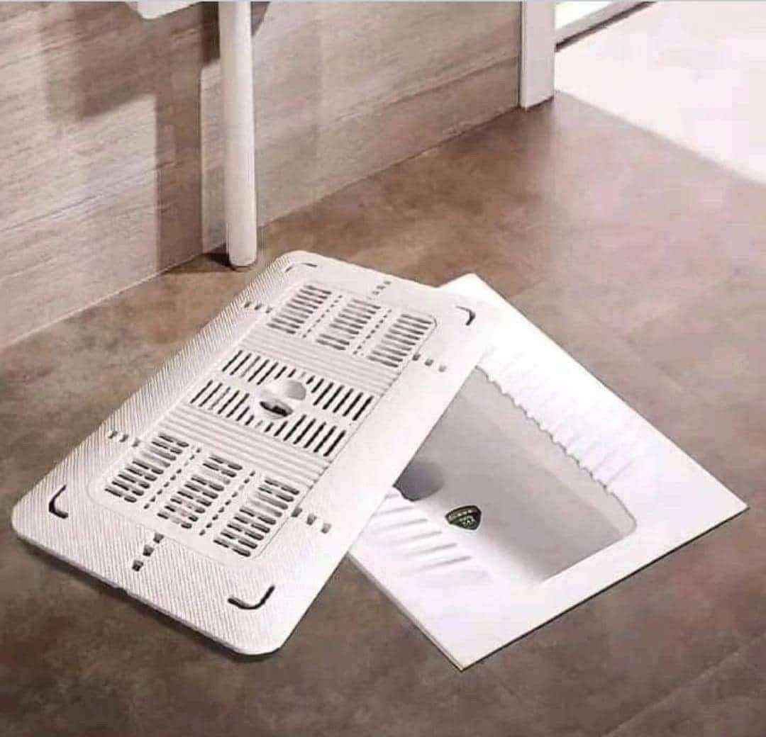 غطاء شرقية أرضي ABS مقاوم للكسر – مقاس 50×30 سم

الاستخدامات:

تغطية فتحة المجاري (الشرقية) داخل الحمام أو السطح أو المخزن.

حماية فتحة التصريف من دخول الحشرات أو الروائح غير المرغوبة.

منع سقوط الأجسام داخل فتحة المجاري.

تحسين الشكل الجمالي للأرضية بغطاء أنيق ومنظم.

مناسب للاستخدام المنزلي أو التجاري.

المميزات:

مصنوع من خامة ABS المقوّى عالية الجودة، مقاومة للكسر والضغط.

تصميم شبكي بفتحات تهوية دقيقة لتصريف المياه بسهولة دون انسداد.

مزود بغطاء داخلي مركزي قابل للفتح والغلق.

يتحمل الرطوبة والمياه بشكل دائم دون صدأ أو تآكل.

سهل الفك والتركيب والصيانة.

قاعدة سفلية مدعّمة مع أرجل تثبيت قوية.

مقاوم للانزلاق بفضل النقشة السطحية.

لون أبيض عملي يناسب مختلف أنواع الأرضيات.

المواصفات الفنية:

مادة الصنع: بلاستيك ABS مقاوم للكسر. بغداد, العراق


**إذا كنت صاحب هذا الإعلان وتريد حذفه لأي سبب، رجاءا أرسل رسالة إلى الدعم الفني**