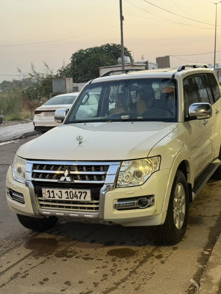 لسلام عليكم باجيرو ٢٠١٠ حبتور
 سنوية جديدة
ماشية ١٨٨كم
السيارة نظيفه غرفتها جديدةلايت زنون اصلي 
 ٣ قطع صبغ وشبر حافه البنيد 
محدث البجم مالتها وشاشه وكامرة
السعر  ١٢٠ $ وبيها مجال بسيط
مكاني بغداد  الاتصال ***********
