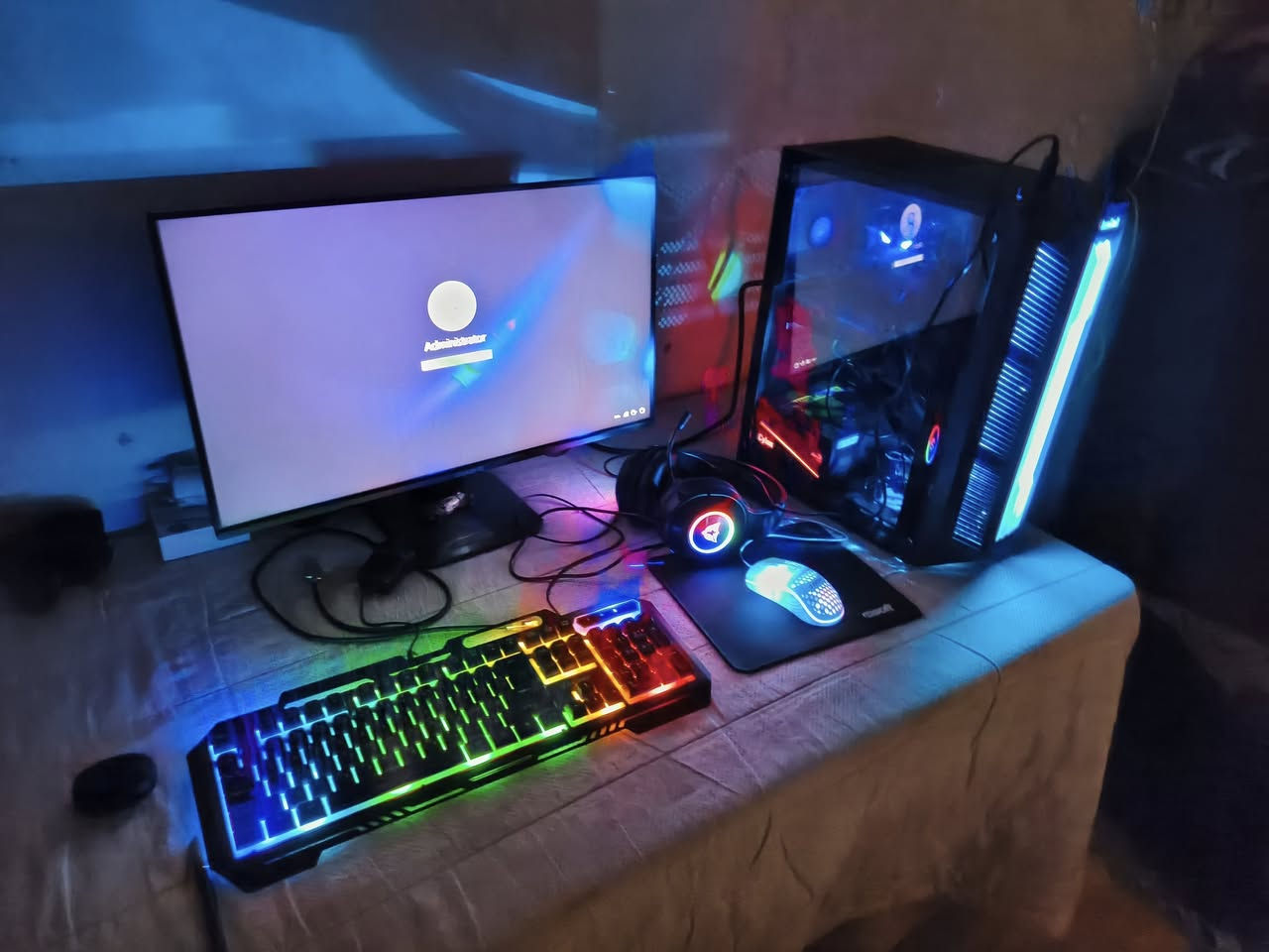 سلام عليكم pc مرتب للبيع 
ملاحظة 1 ابيع فقط كيس
ملاحظة 2 الكيس بي نقص رجل وحدة مرادفة مع الصور

مواصفاته :
المعالج: كور آي فايف الجيل العاشر فئة ال(f) 

مبرد المعالج: مبرد مائي من ليشب يرهم للأنتل و لل اي ام دي (كارتونته موجودة) 

مذر بورد : ام اس آي اج 410 ام - برو

كرت الشاشة: زوتاك كيمينك جيفورس جي تي اكس 1650 سوبر مروحتين 4 كيكابايت

الرام: ليكسر 16 كيكابايت (رامين كل رام 8 كيكابايت) سرعة الرام 2666

باور سوبلاي: ايرو كول سايلون 500 واط 80+

الهارد 1 : اج دي دي توشيبا تقريبا 1 تيرا بايت 2700

الهارد 2 : اس اس دي ليكسر 120 كيكا بايت

واي فاي: لا سلكي بدون واير

الكيس : ايرو كول 

Cpu: intel Core i5 - 10400f
FAN CPU: WATER COOLER LESHPX002 
MB: H410M A - PRO
Gpu: ZOTAC GAMING GEFORCE GTX 1650 SUPER TWIN FAN 4GB
RAM: LEXAR 16GB 2666 (8×2) 
Psu: AEROCOOL CYLON RGB 500 WAT 80+
HDD: TOSHIBA 1TB 7200
Ssd: lexer 120GB
WI FI: WIERLEES
Caes- AEROCOOL
📌 مكاني بغداد - مدينة - الصدر - قطاع ٣٠ 
رقم الموبايل ***********
السعر ٥٠٠ الف و بي مجال للطيبين و الشراي يدلل اخلي بعيوني
توصيل للأسف ما عندي
 تحياتي الكم 🌹
