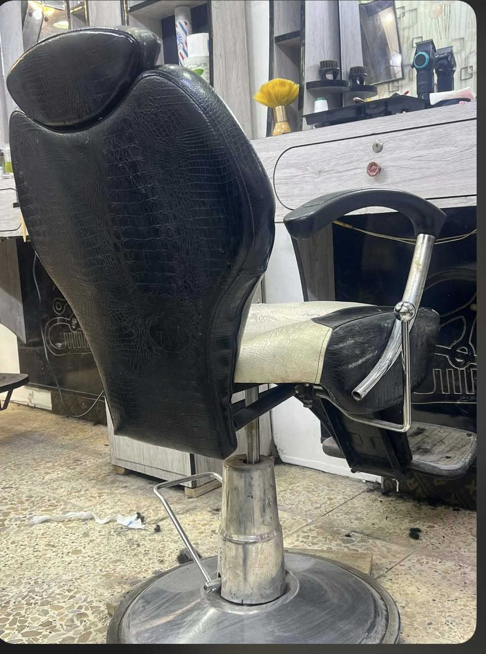 مرحبا طباخ +ميز طعام +كرسي وبسعر مناسب ***********
