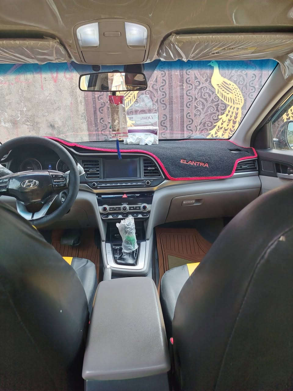 يا الله السلام عليكم انترا موديل 2020 كير at كفاله مكينه 2000دوش ممفتوحه لا تنقيص ولا تبخير كفاله بدون دواخل شواصي كفاله  صور حادث موضحه بل صور فقط باب ونفسه بلادي وجاملغ تعمير بسيط جداا سياره جاهزه ربع متصرف عليه باسمي شرط تحويل السعر 132 بيه مجال جدا بسيط ما متواجد عل خاص رقم هاتف ***********
